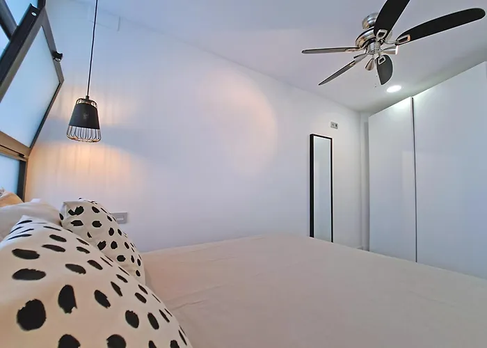 Apt. Colina De Mar- Coastal Retreat Near The *